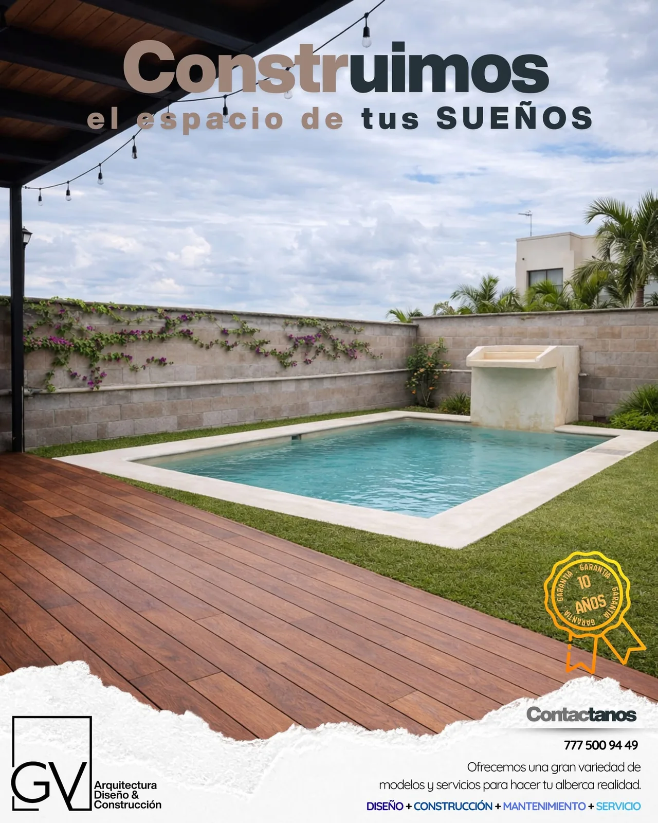 Alberca residencial con terraza de madera
